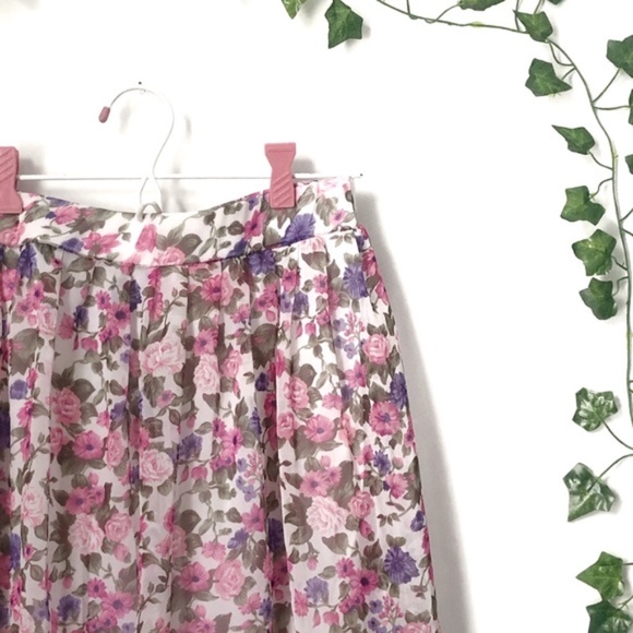 Vintage | High Waist Floral Skirt - Picture 2 of 5